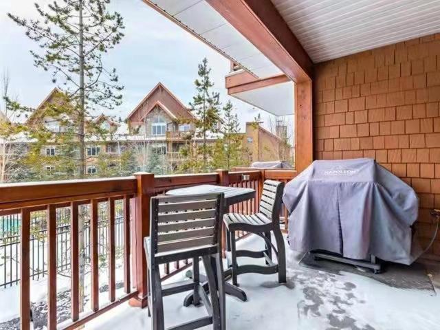 Sunny Tranquil Woods Turret In Falcon Crest Lodge Canmore Zewnętrze zdjęcie
