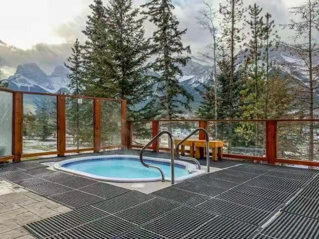 Sunny Tranquil Woods Turret In Falcon Crest Lodge Canmore Zewnętrze zdjęcie